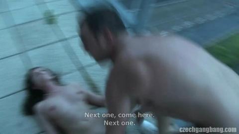 582